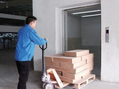 Thang máy tải hàng